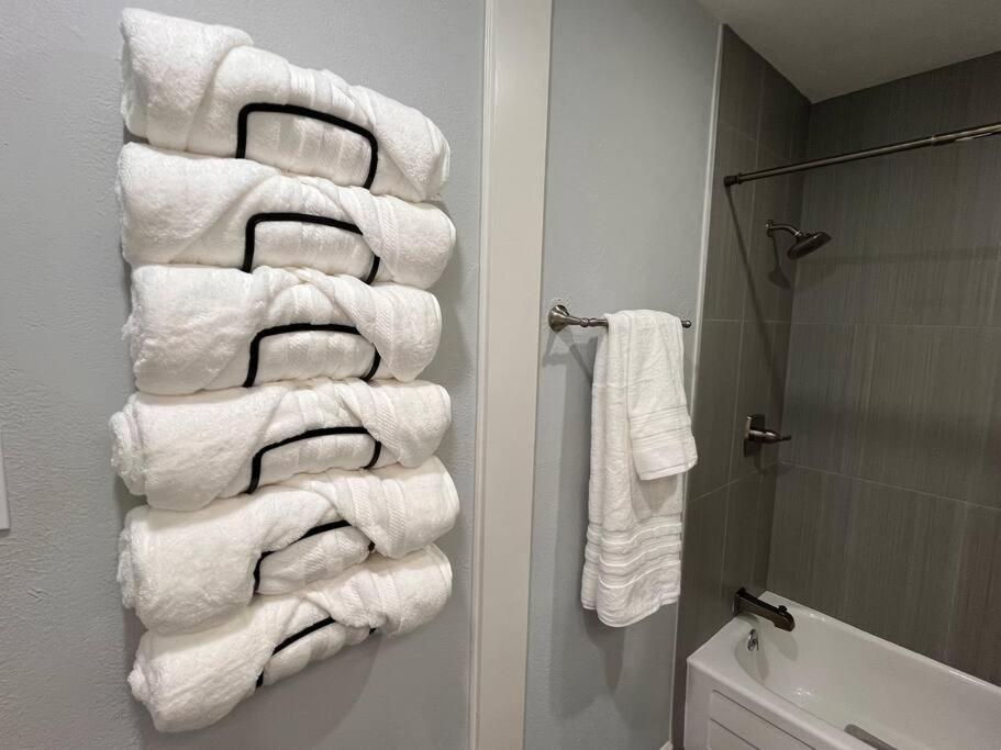 Healing Haven King Bed Suite Dallas Bagian luar foto