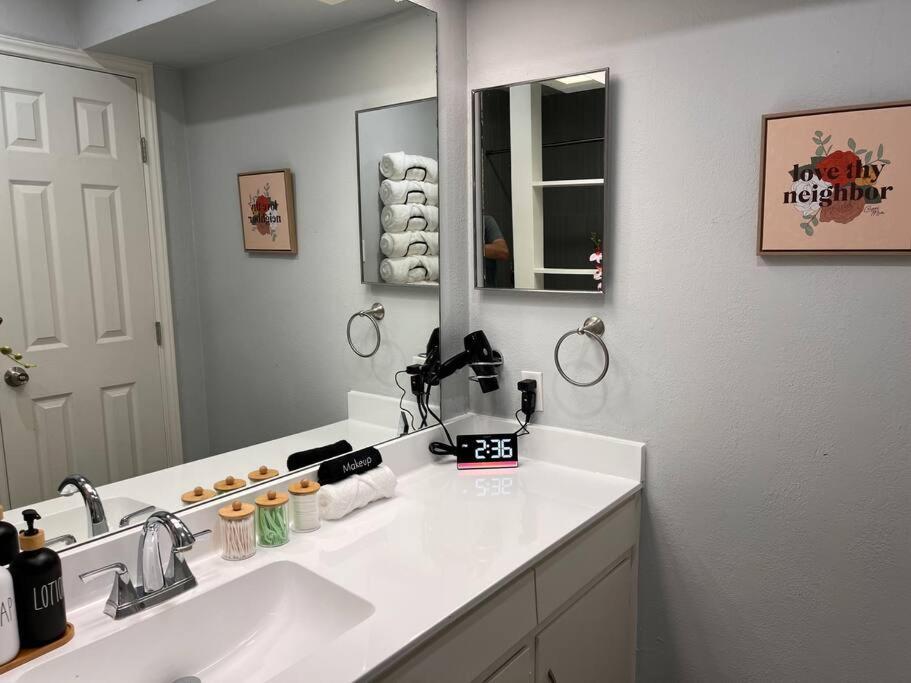 Healing Haven King Bed Suite Dallas Bagian luar foto
