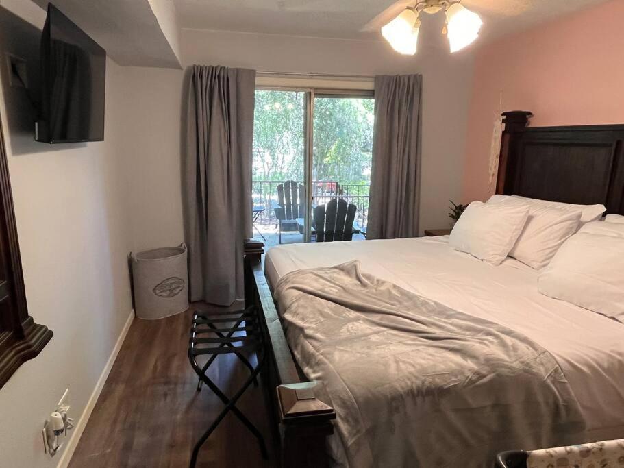 Healing Haven King Bed Suite Dallas Bagian luar foto