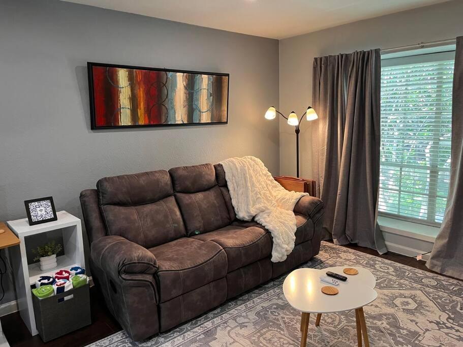 Healing Haven King Bed Suite Dallas Bagian luar foto